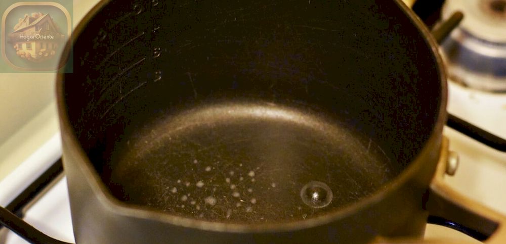 agua hirviendo en una olla en la estufa