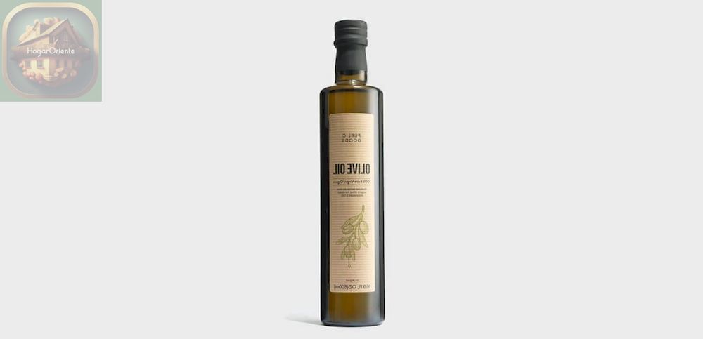una botella de aceite de oliva virgen extra de bien público