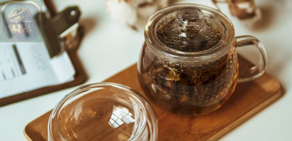 infusiones de té en un tarro de cristal