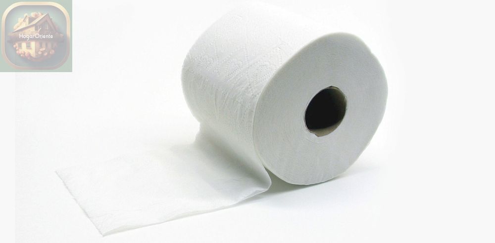 un rollo de papel higiénico