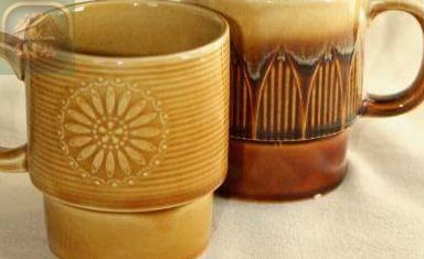 tazas de cerámica hechas a mano con diseño de los años 70